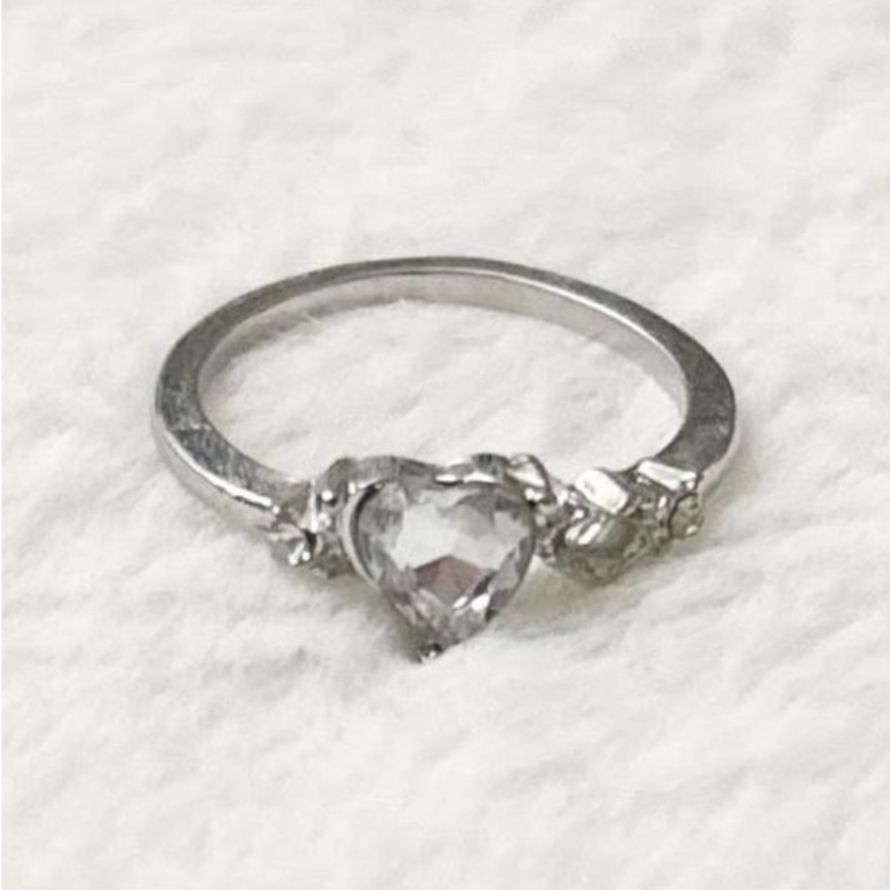 5/$15 🩷 MUST BUNDLE Silver Heart-Cut Clear Stone Ring